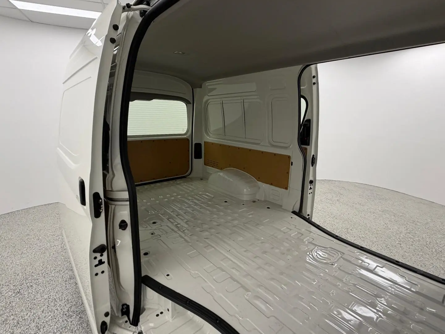 2025 Toyota Hiace Gallery Image 23