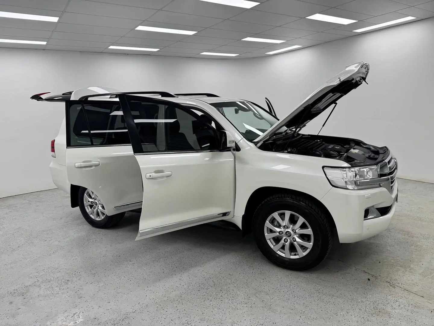 2021 Toyota Landcruiser Gallery Image 9