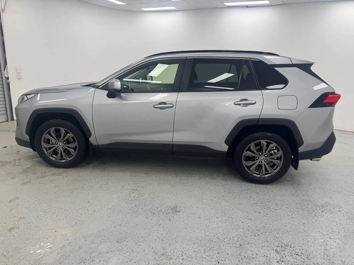2022 Toyota RAV4 Gallery Image 5
