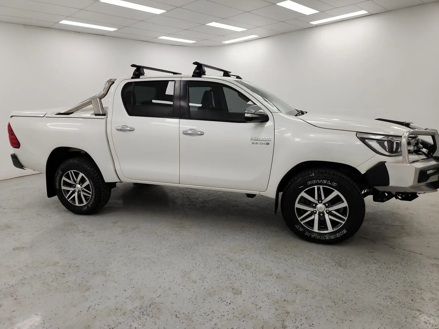2017 Toyota Hilux Gallery Image 2