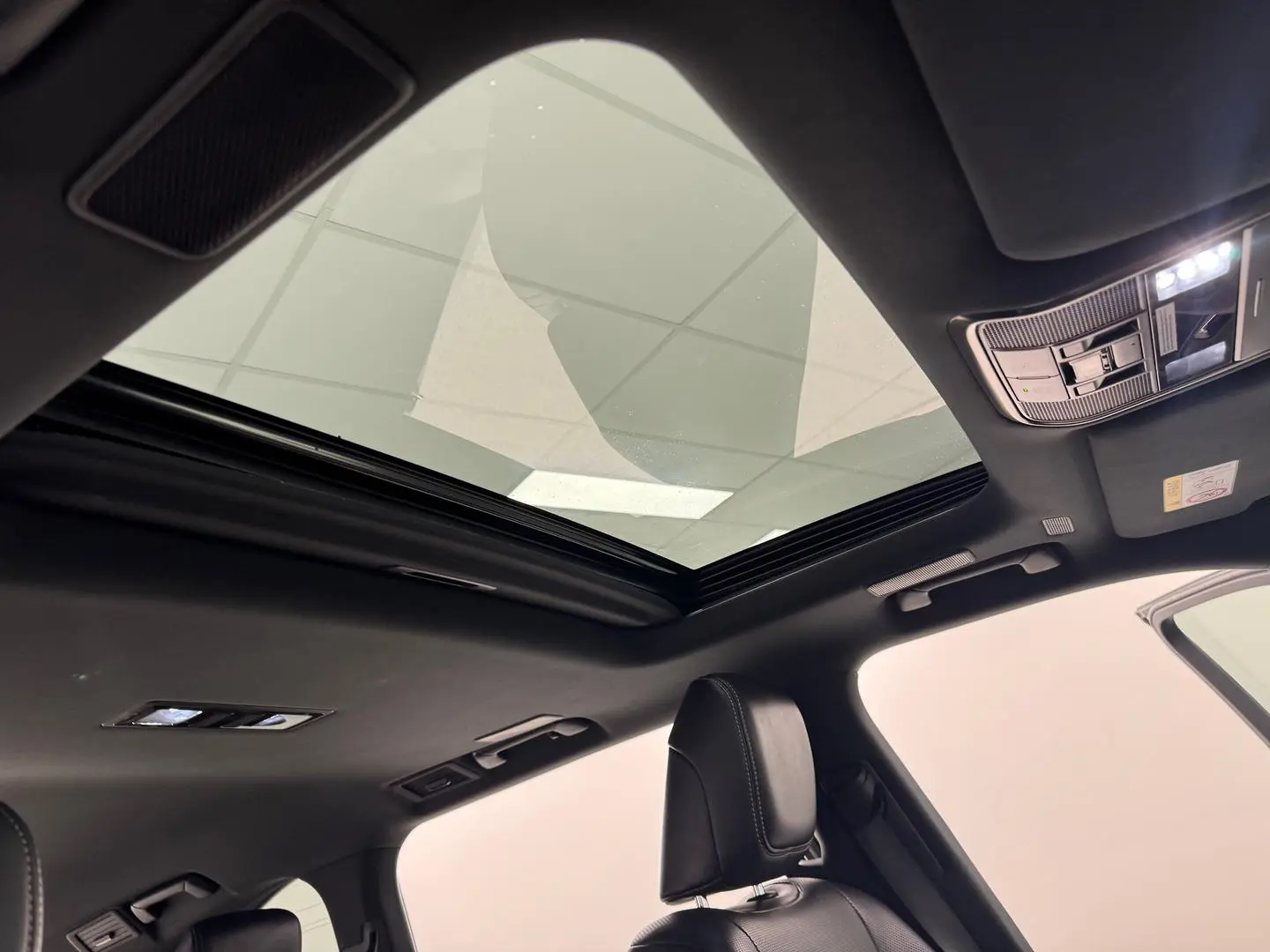 2022 Lexus LX Gallery Image 24