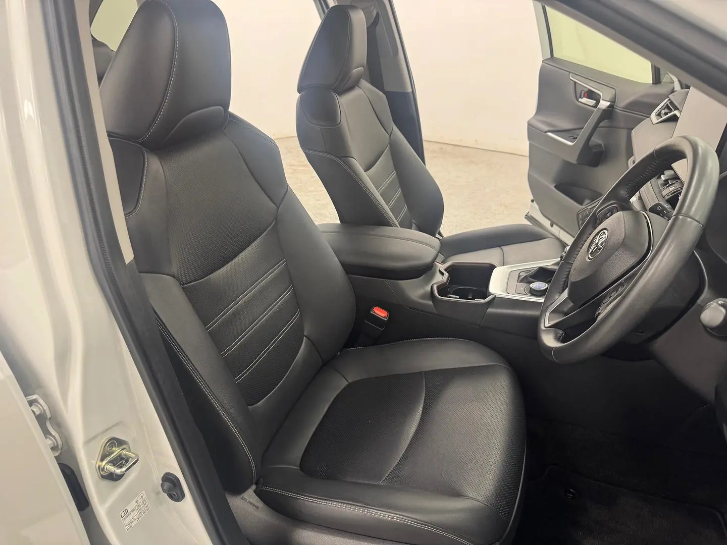 2023 Toyota RAV4 Gallery Image 30