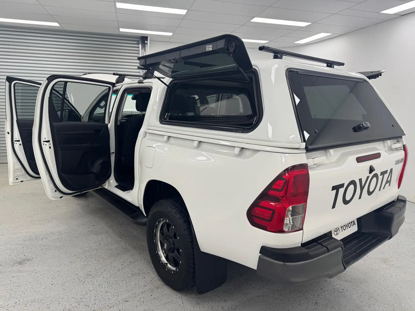 2021 Toyota Hilux Gallery Image 10