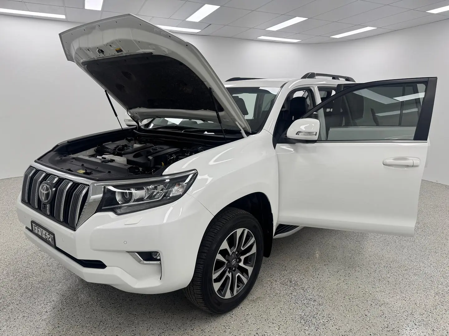 2024 Toyota Landcruiser Prado Gallery Image 12