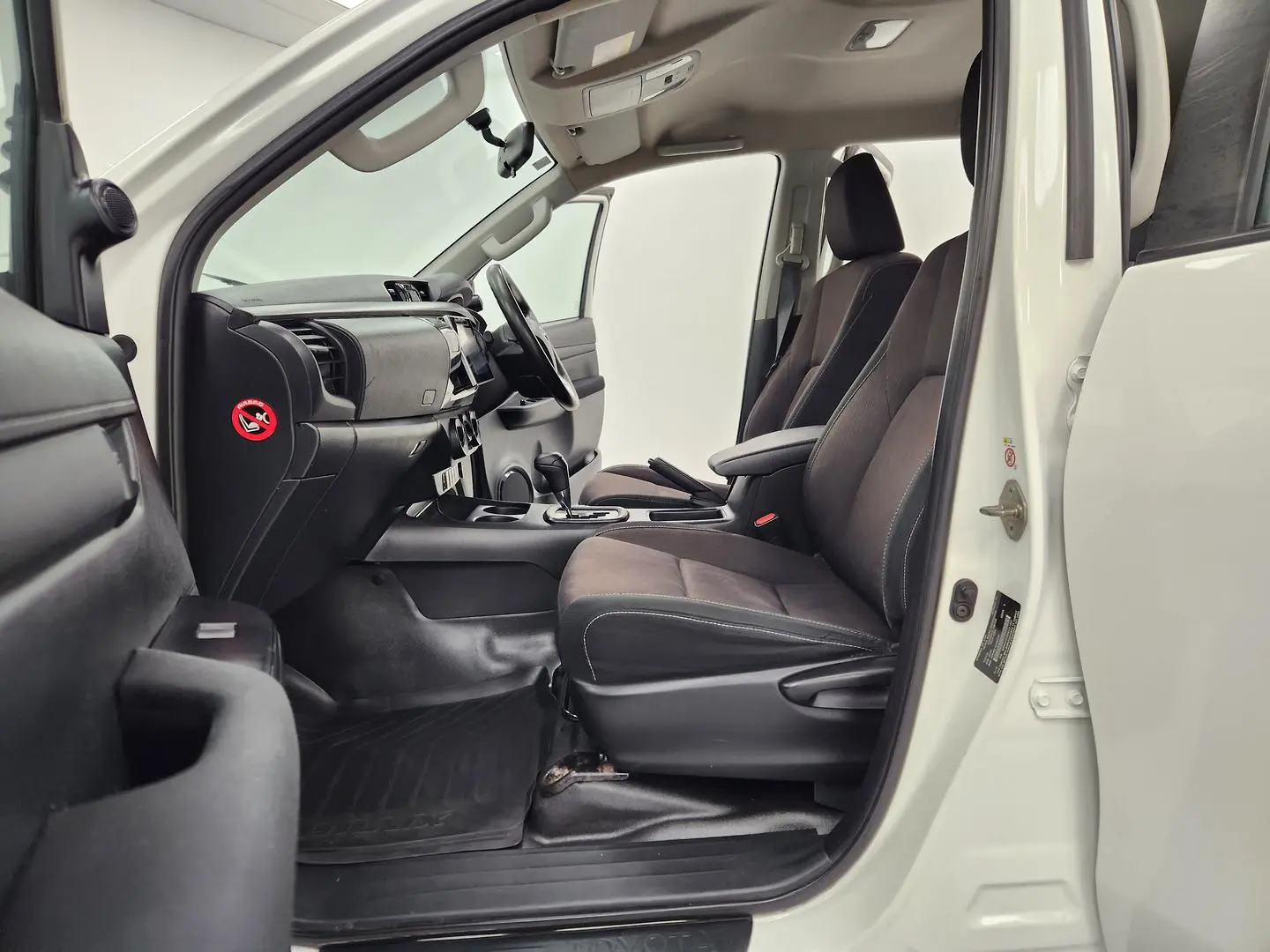 2018 Toyota Hilux Gallery Image 17