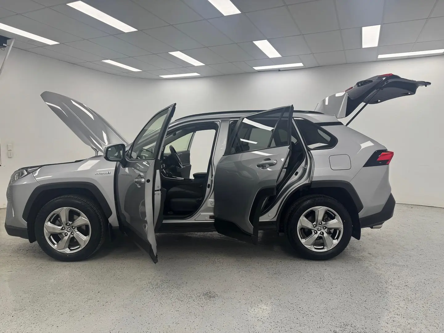 2020 Toyota RAV4 Gallery Image 11