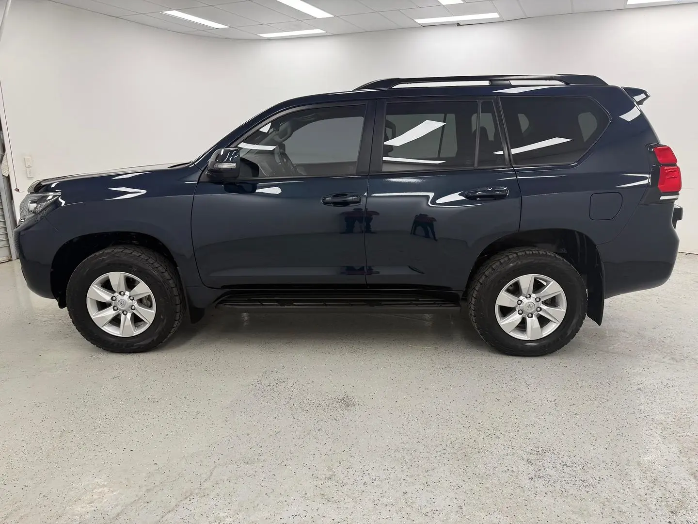 2022 Toyota Landcruiser Prado Gallery Image 6
