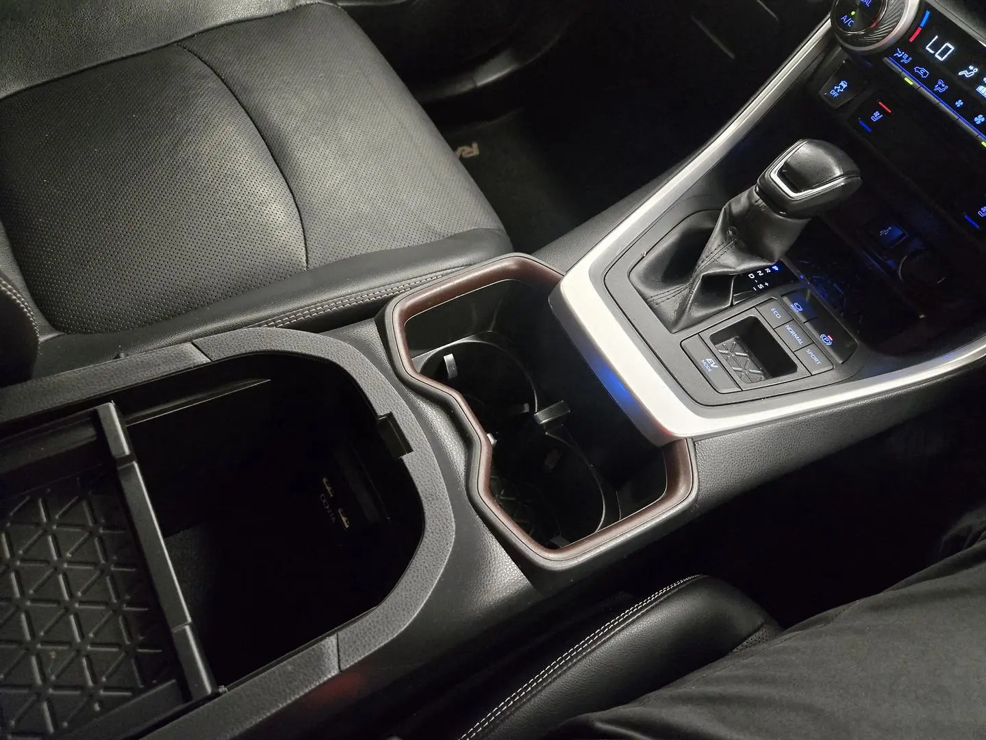 2022 Toyota RAV4 Gallery Image 31