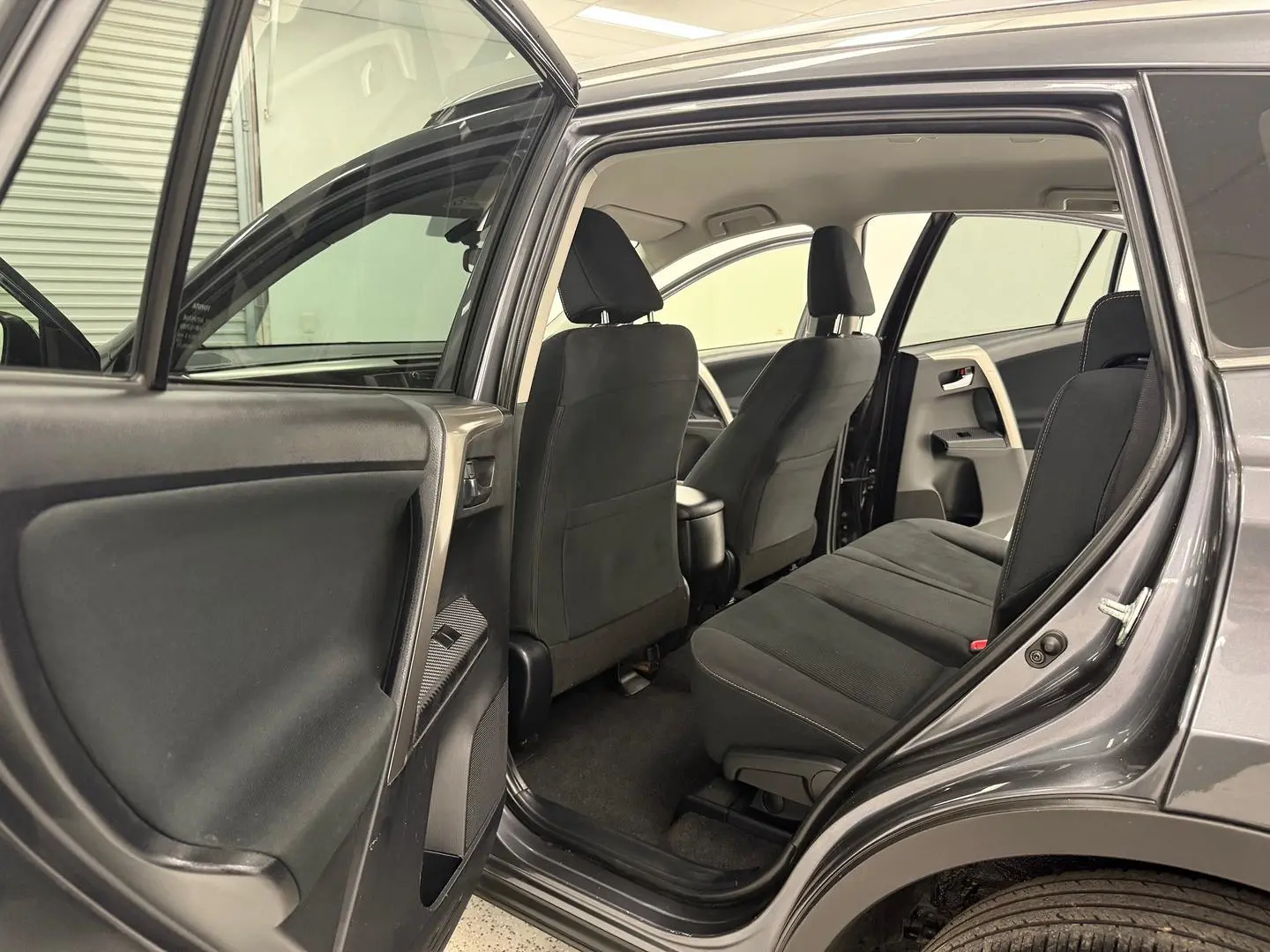 2015 Toyota RAV4 Gallery Image 12