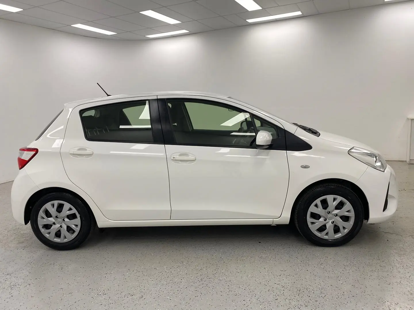 2019 Toyota Yaris Gallery Image 2