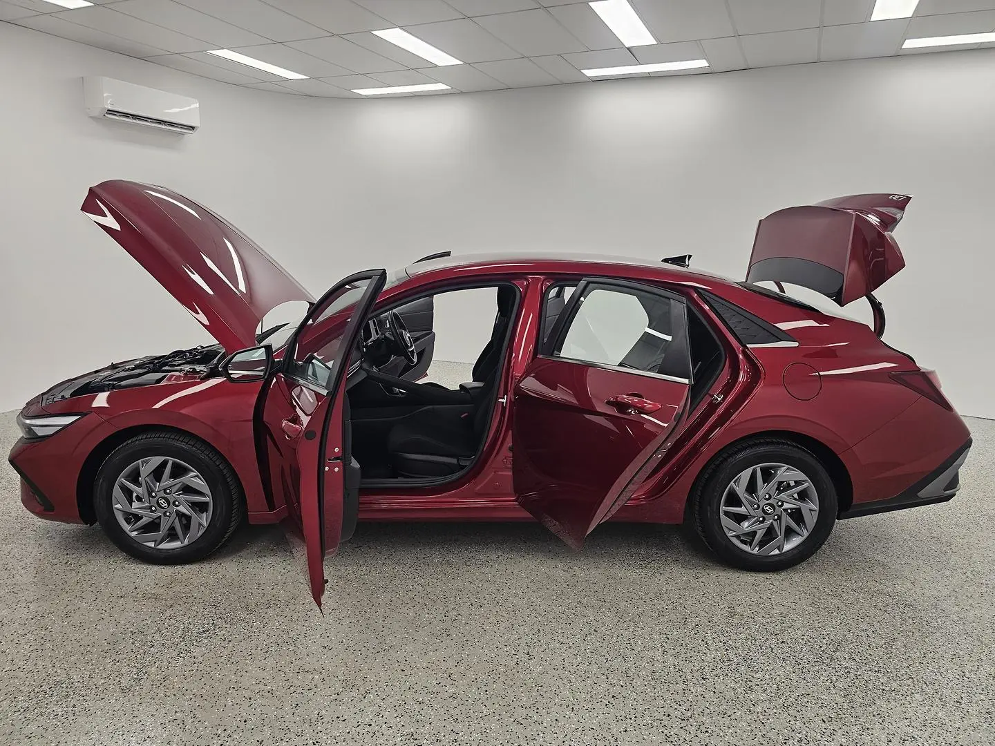 2024 Hyundai i30 Gallery Image 8