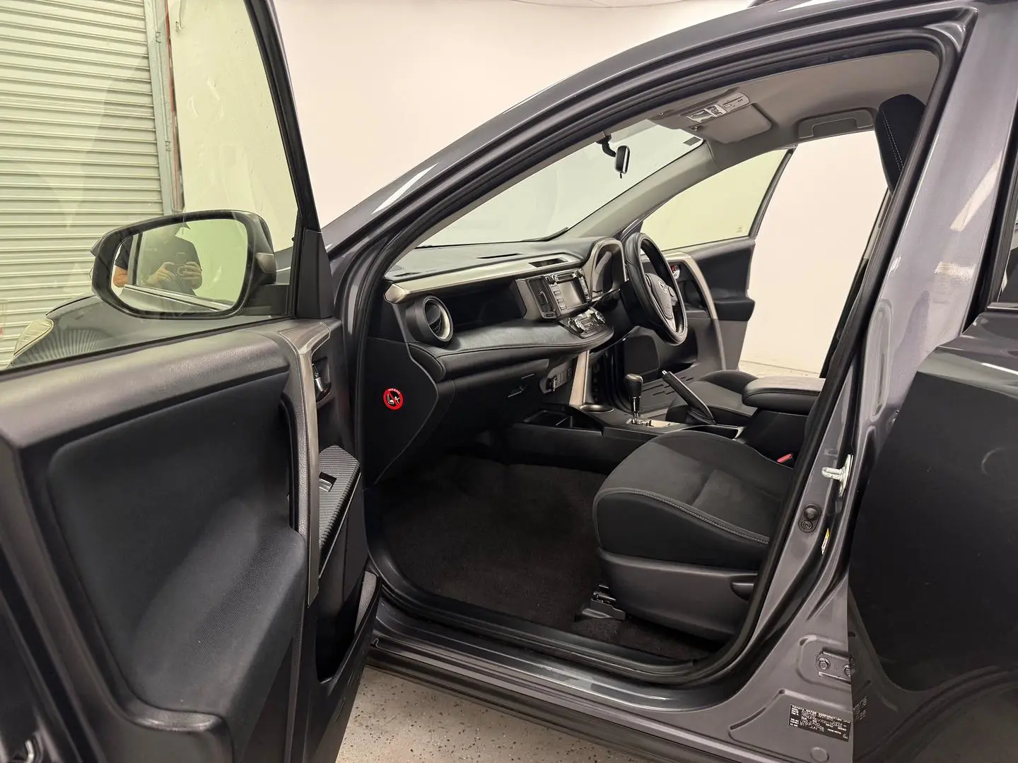 2015 Toyota RAV4 Gallery Image 10
