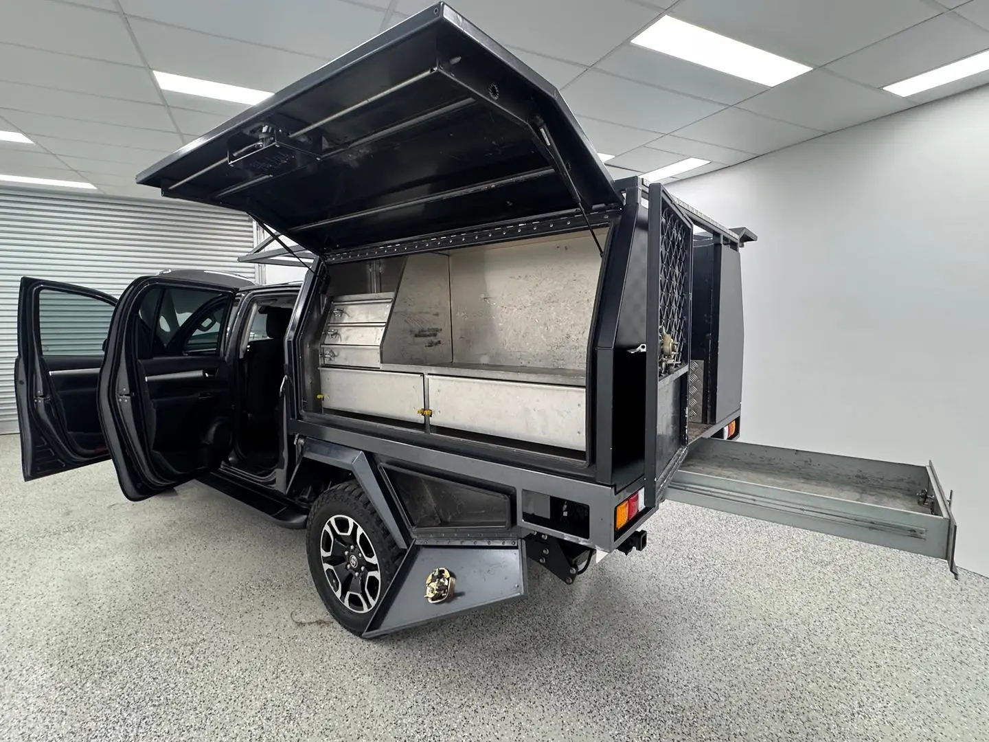 2020 Toyota Hilux Gallery Image 11