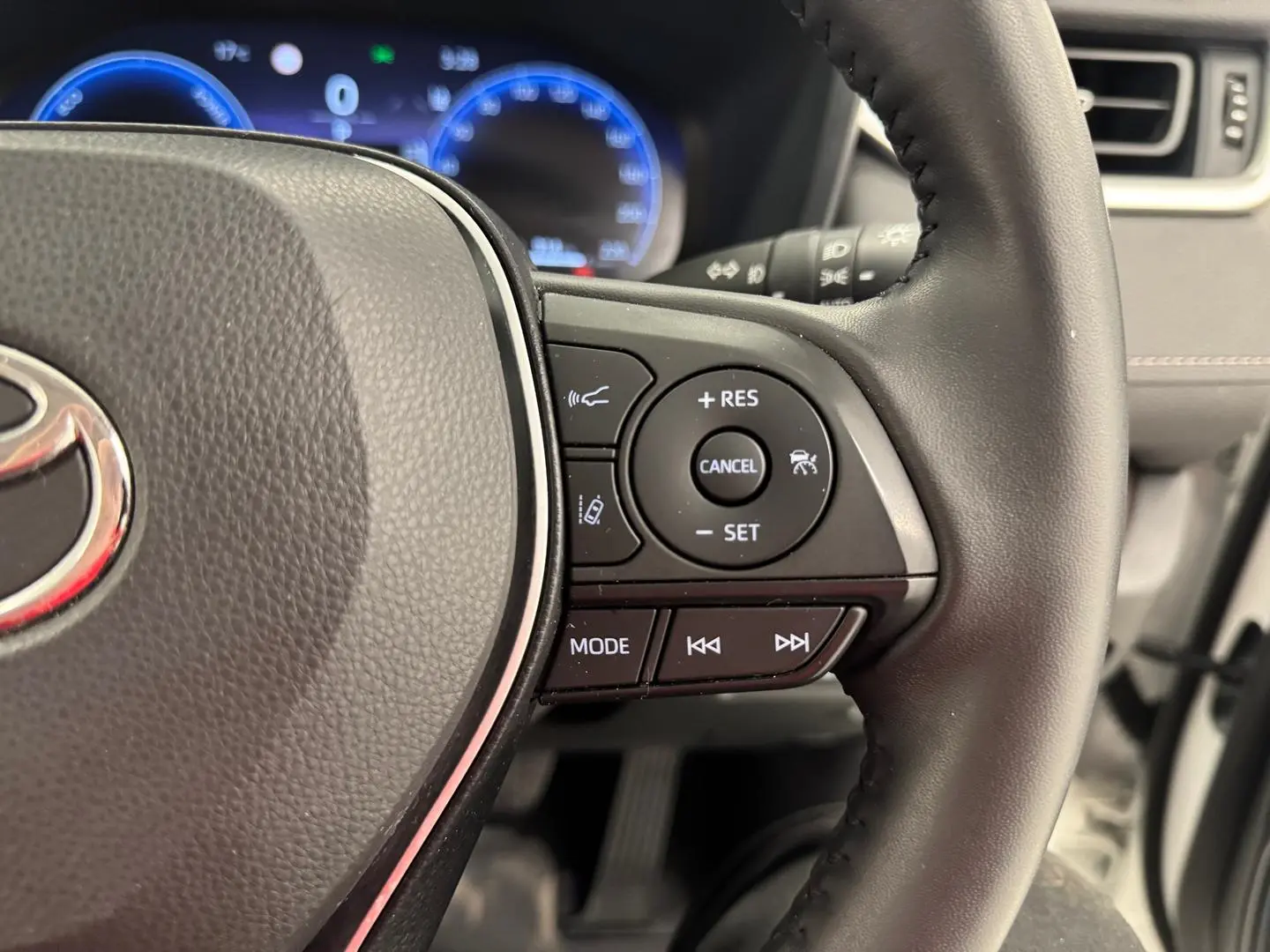 2022 Toyota RAV4 Gallery Image 23