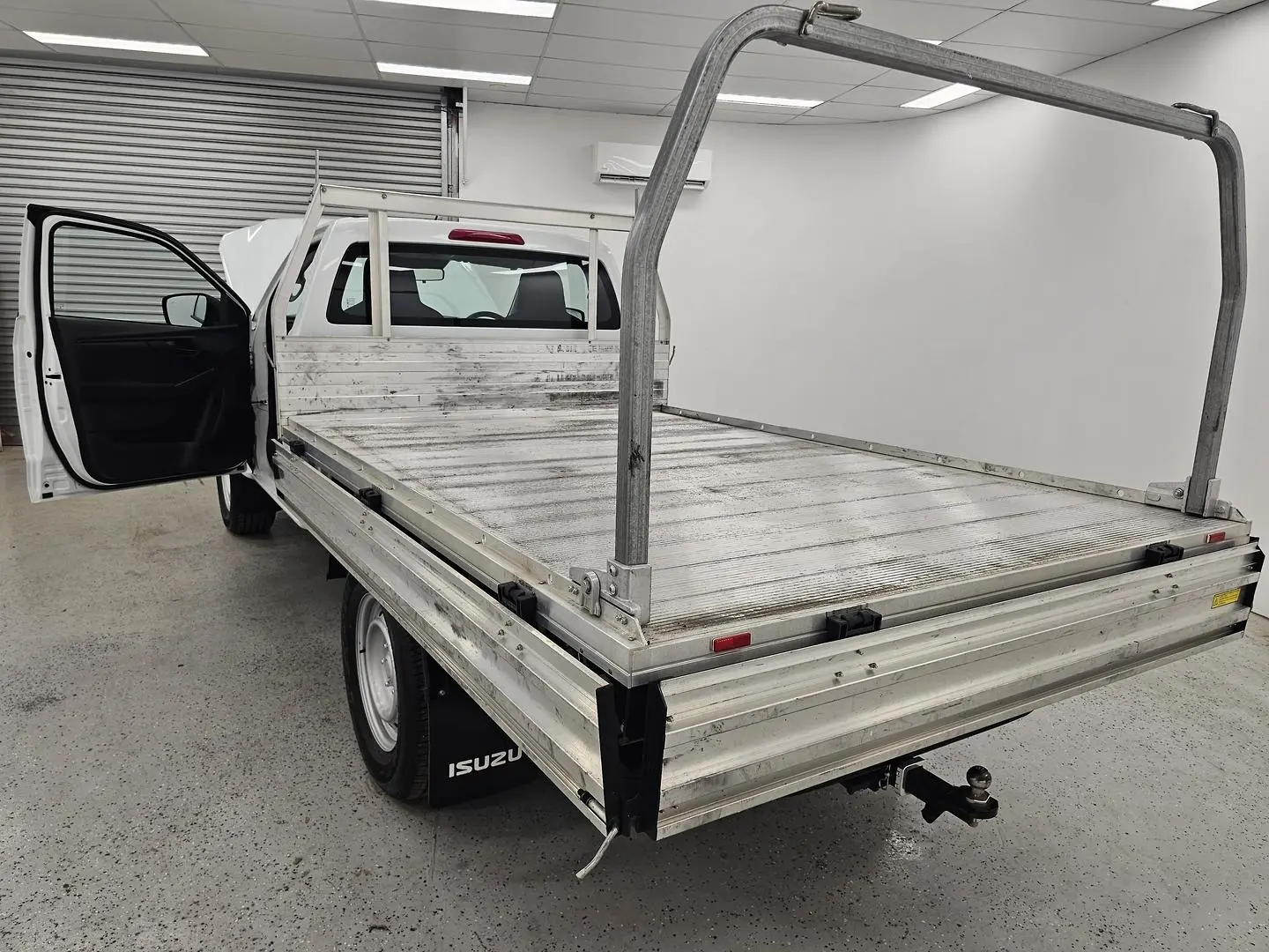 2023 Isuzu D-MAX Gallery Image 13