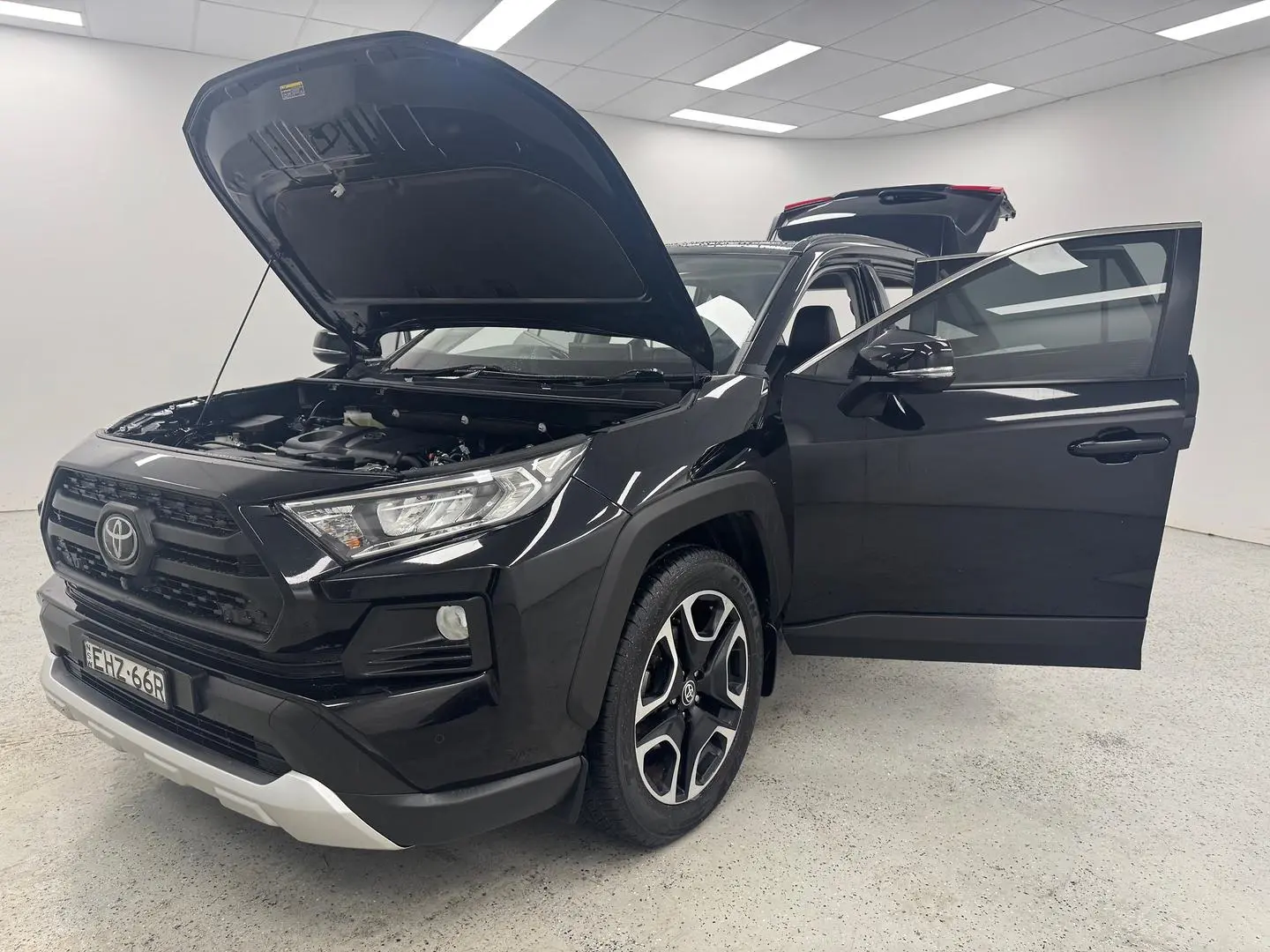 2020 Toyota RAV4 Gallery Image 12
