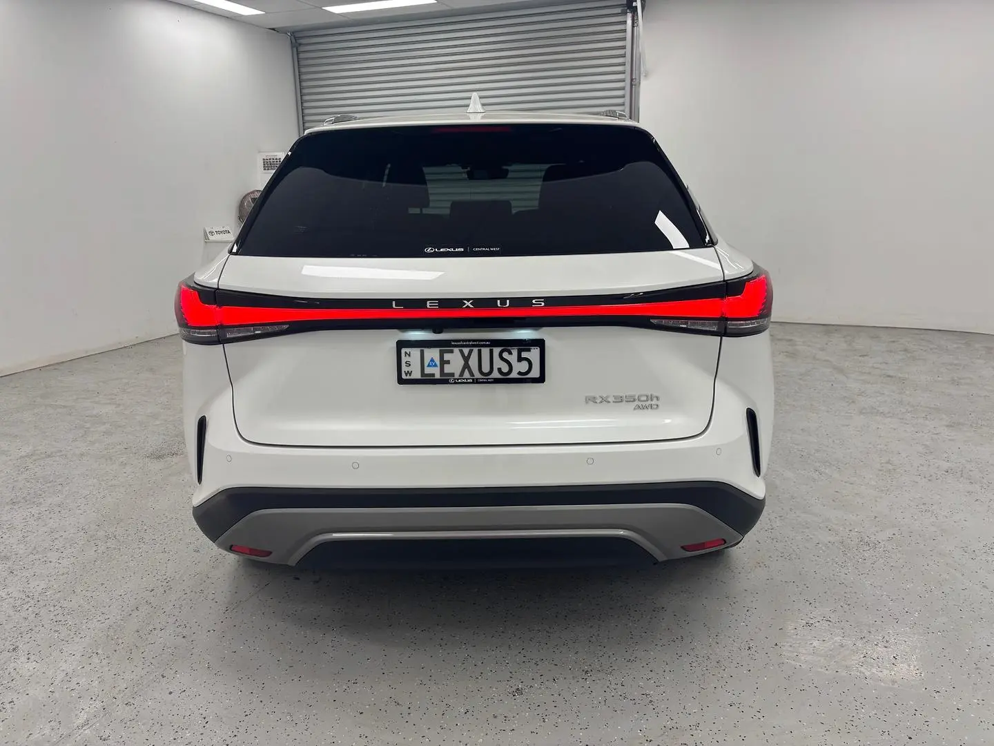 2025 Lexus RX Gallery Image 4