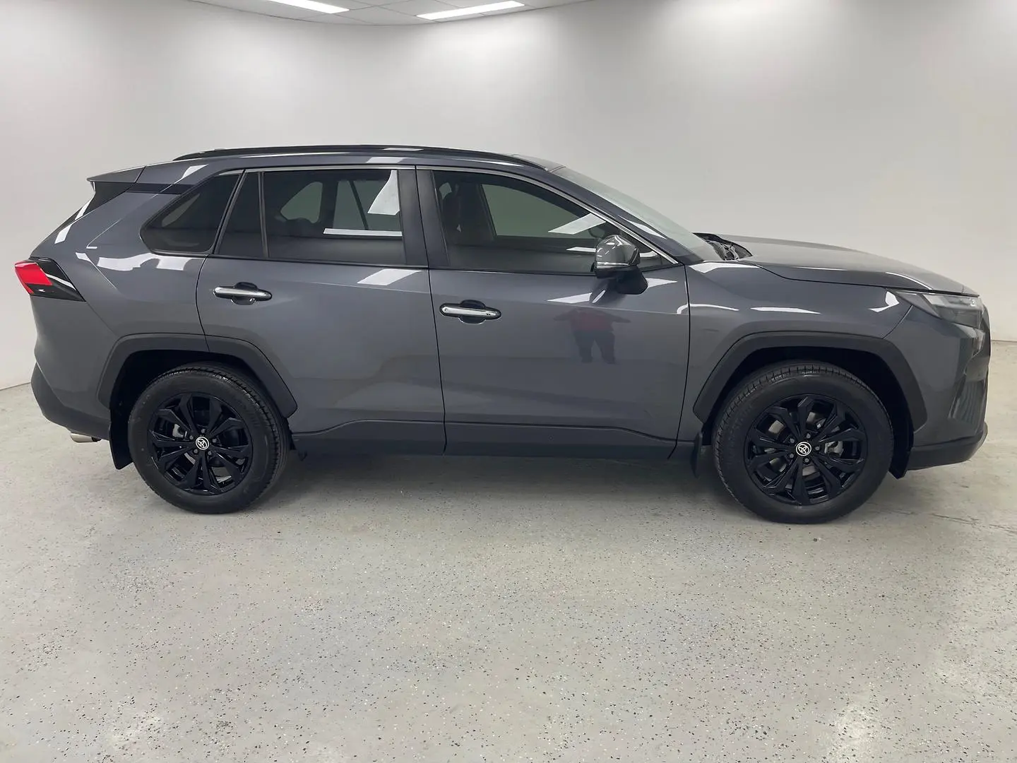 2022 Toyota RAV4 Gallery Image 2