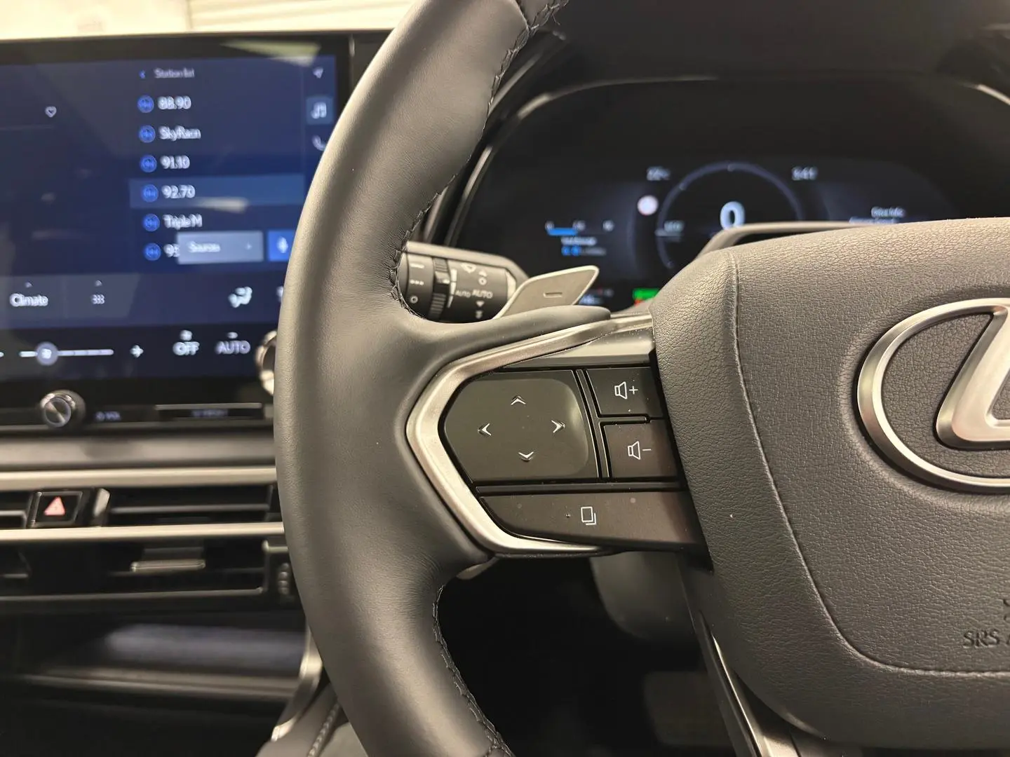 2025 Lexus RX Gallery Image 27