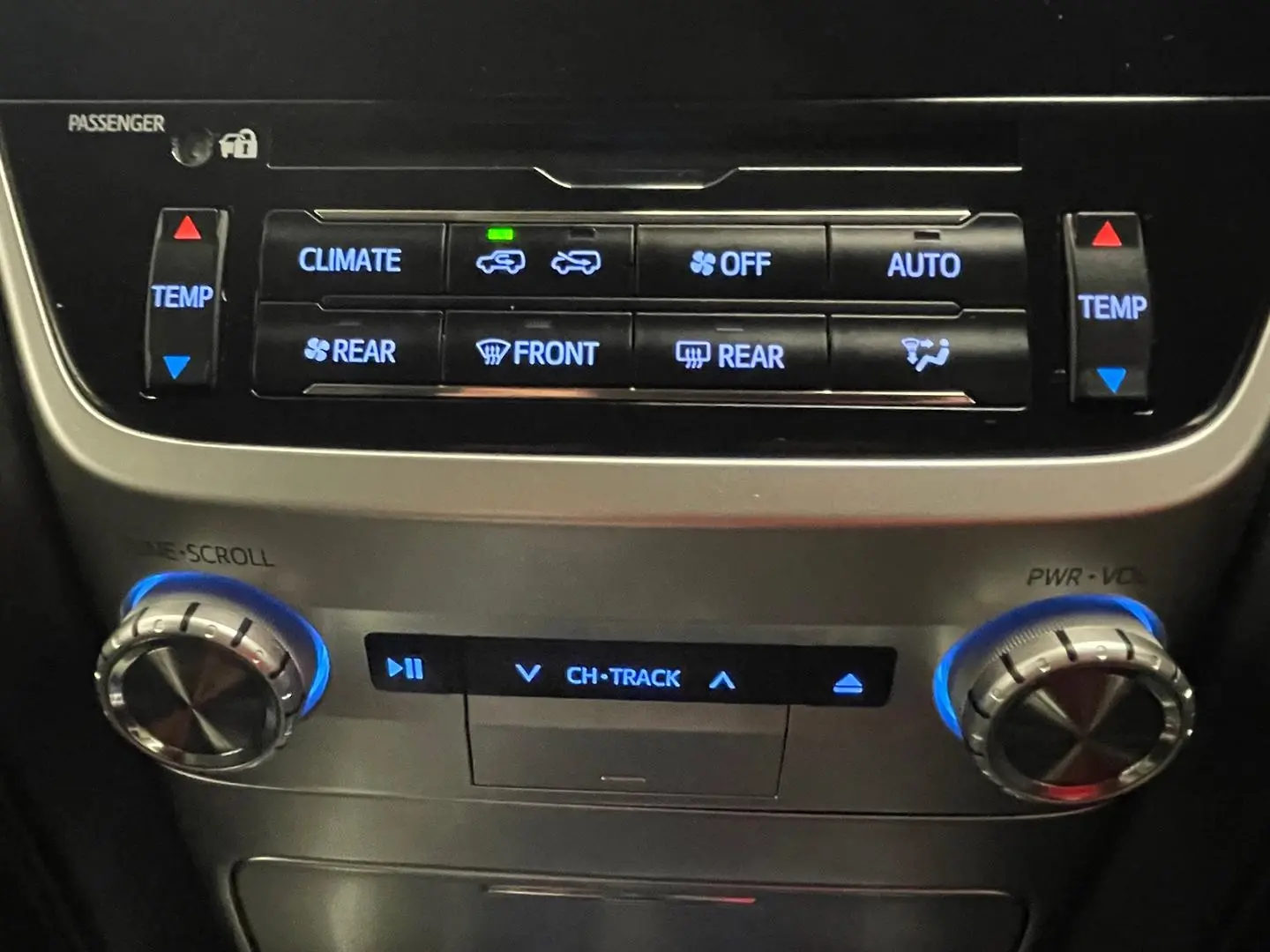 2020 Toyota Landcruiser Gallery Image 34