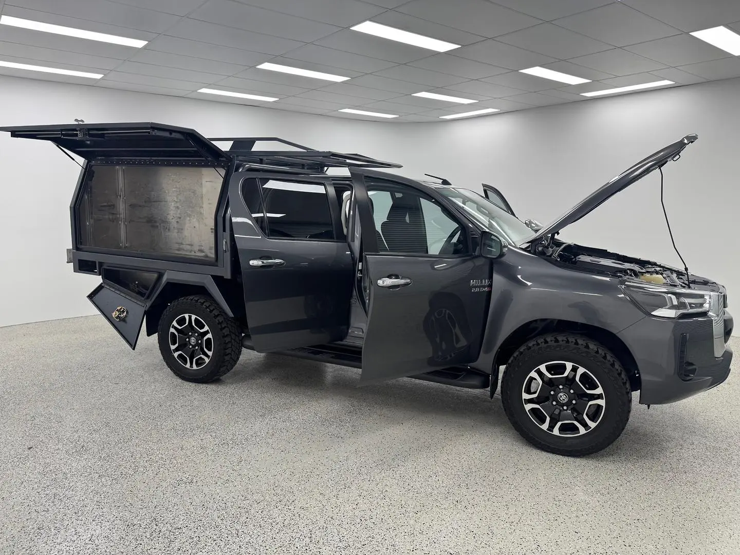 2020 Toyota Hilux Gallery Image 8
