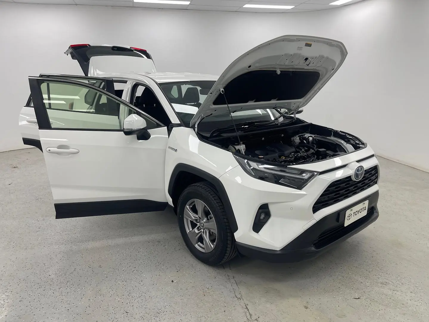 2024 Toyota RAV4 Gallery Image 8