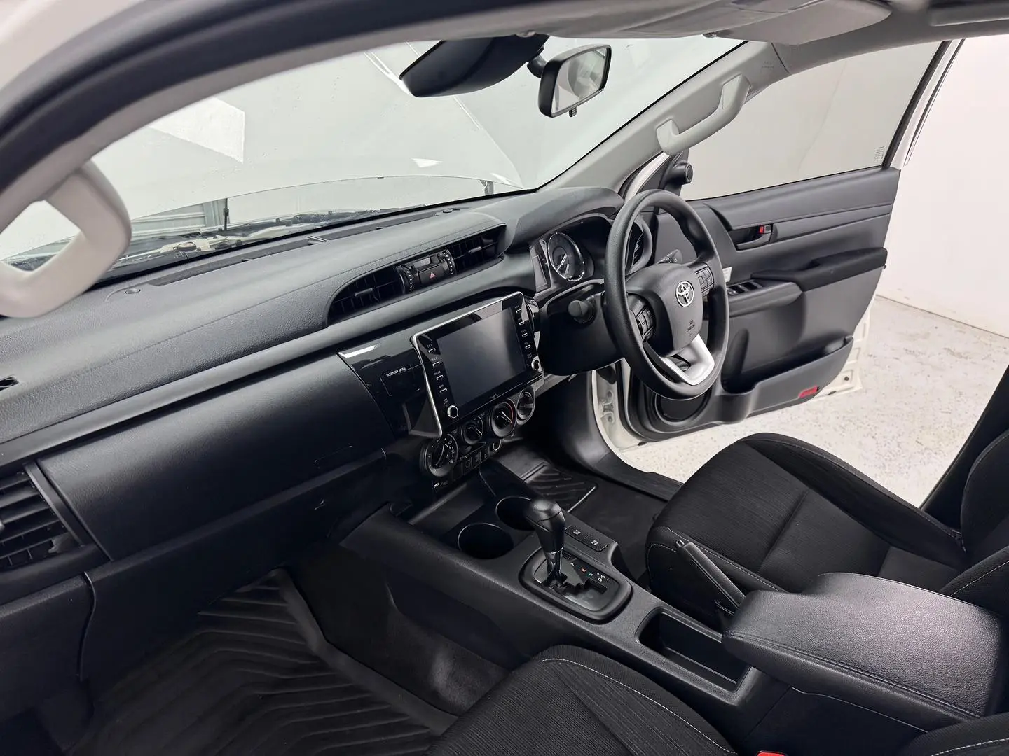 2021 Toyota Hilux Gallery Image 26
