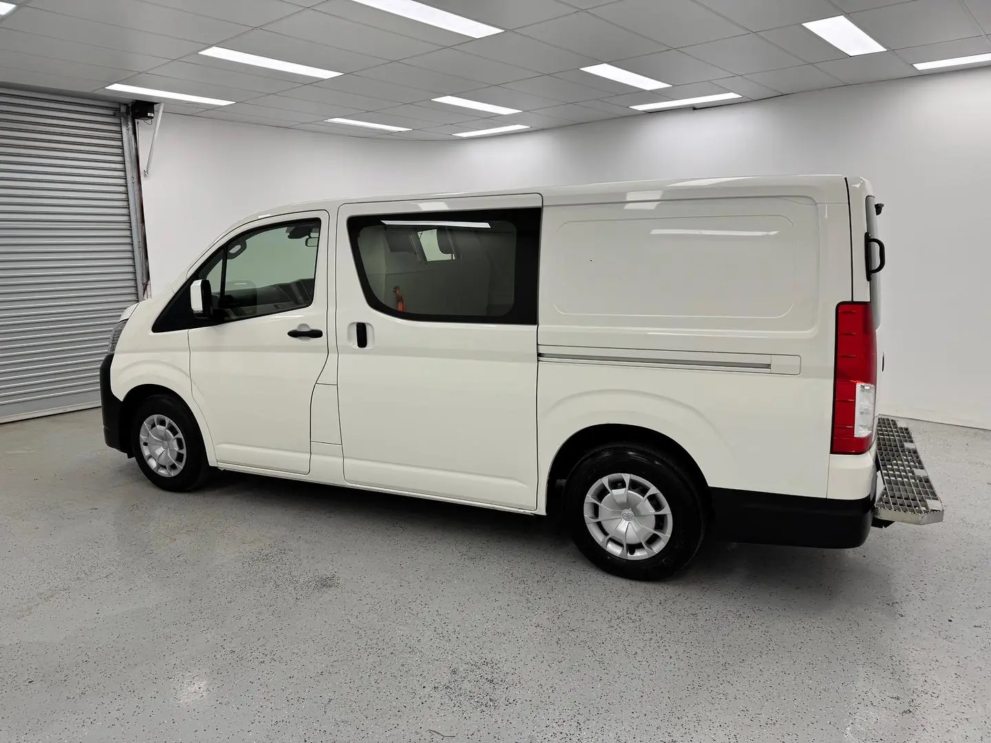 2021 Toyota Hiace Gallery Image 5