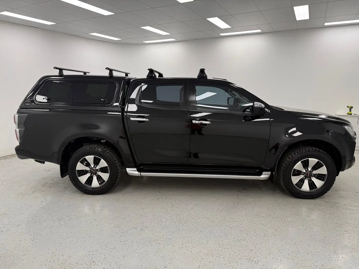 2022 Isuzu D-MAX Gallery Image 2