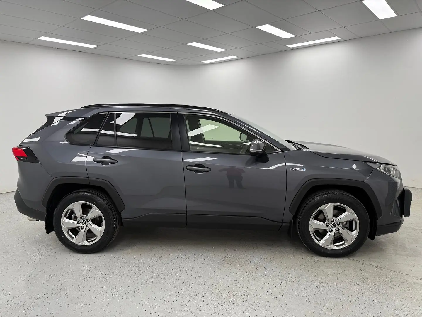 2019 Toyota RAV4 Gallery Image 3