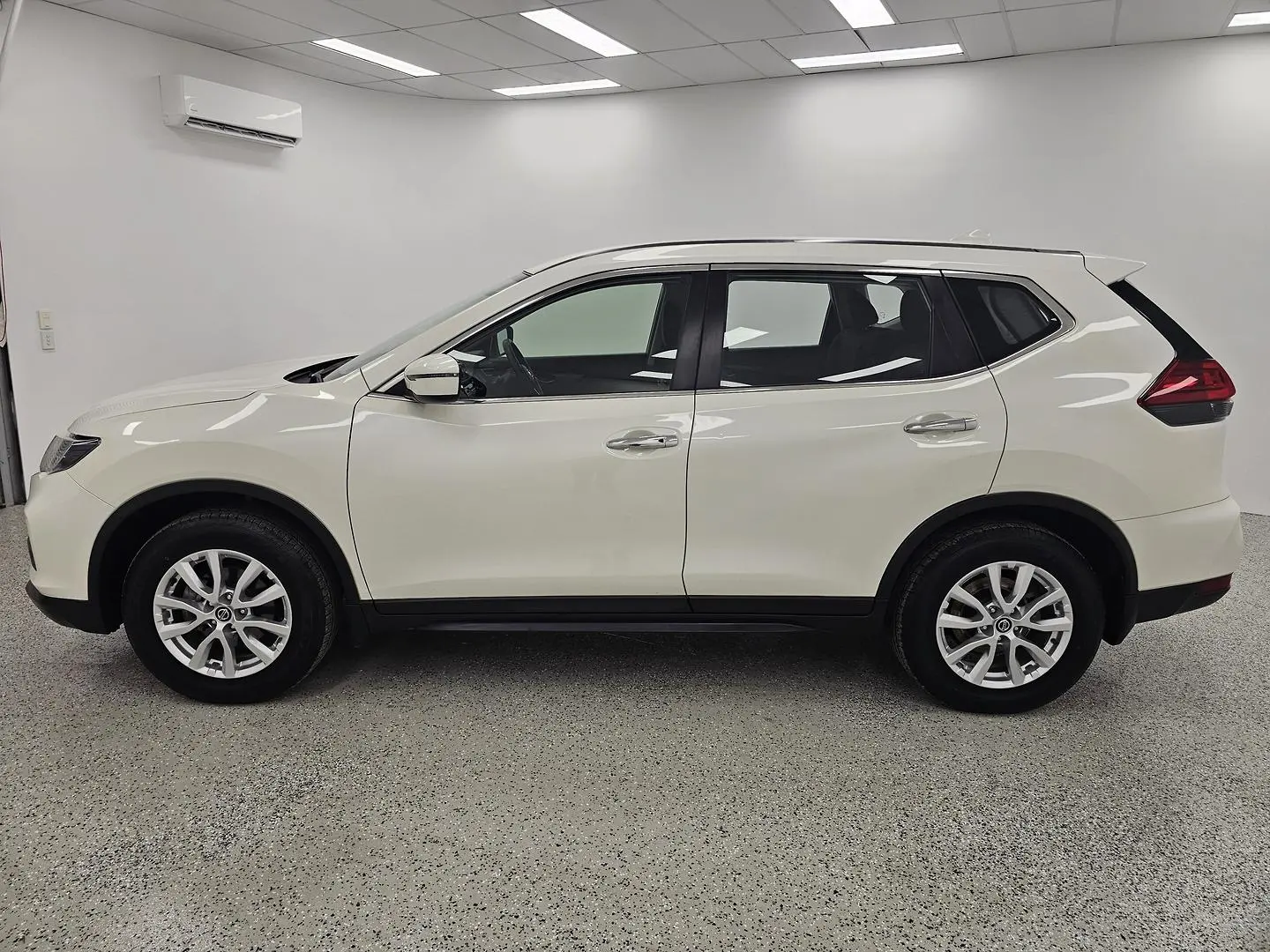 2021 Nissan X-TRAIL Gallery Image 6