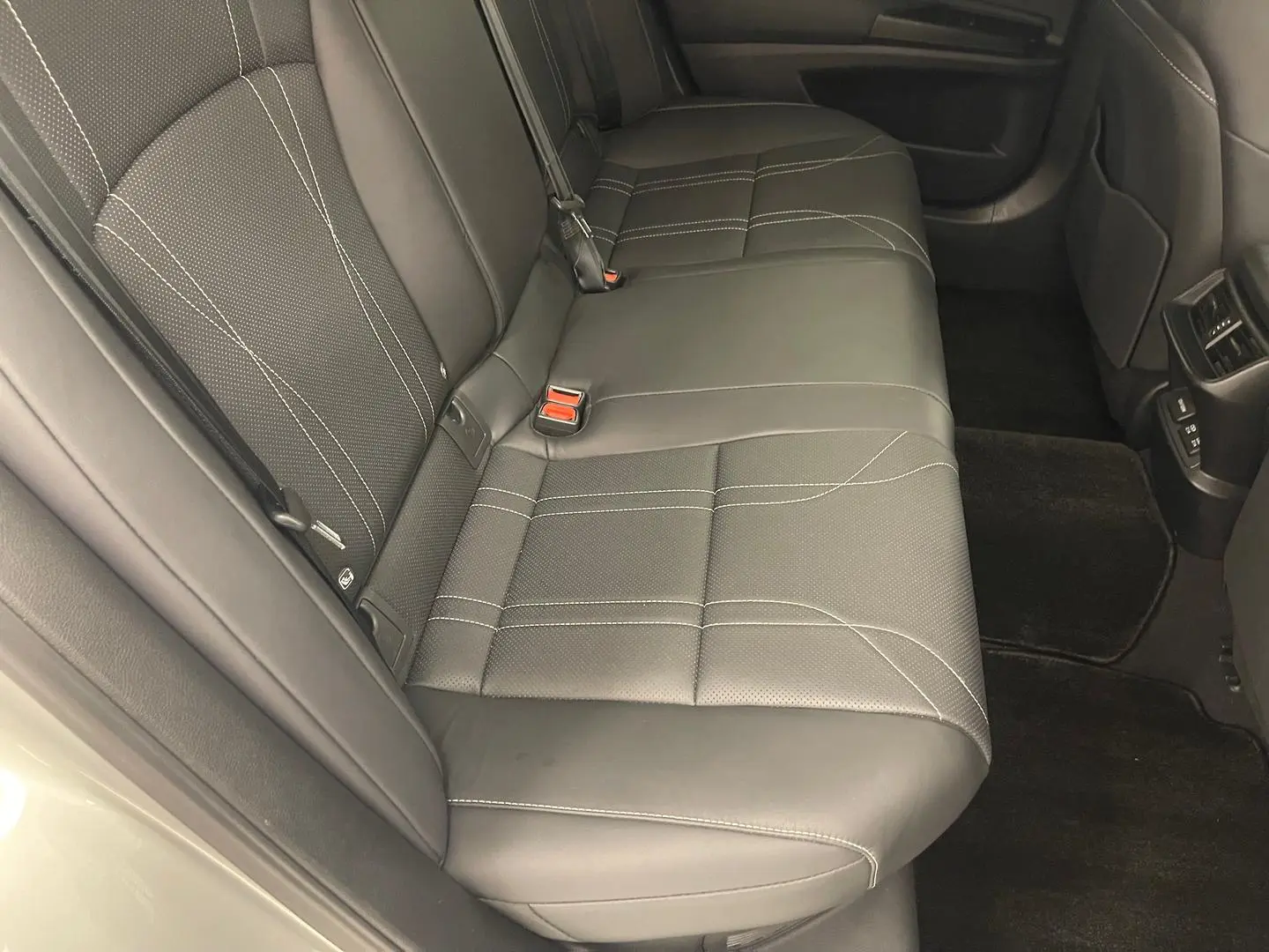 2021 Lexus ES Gallery Image 18