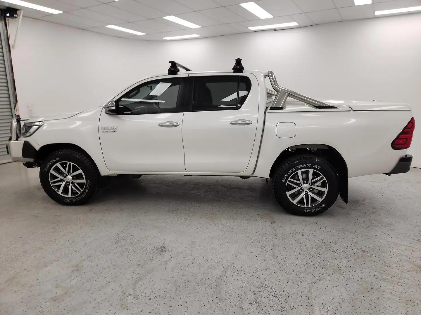 2017 Toyota Hilux Gallery Image 6