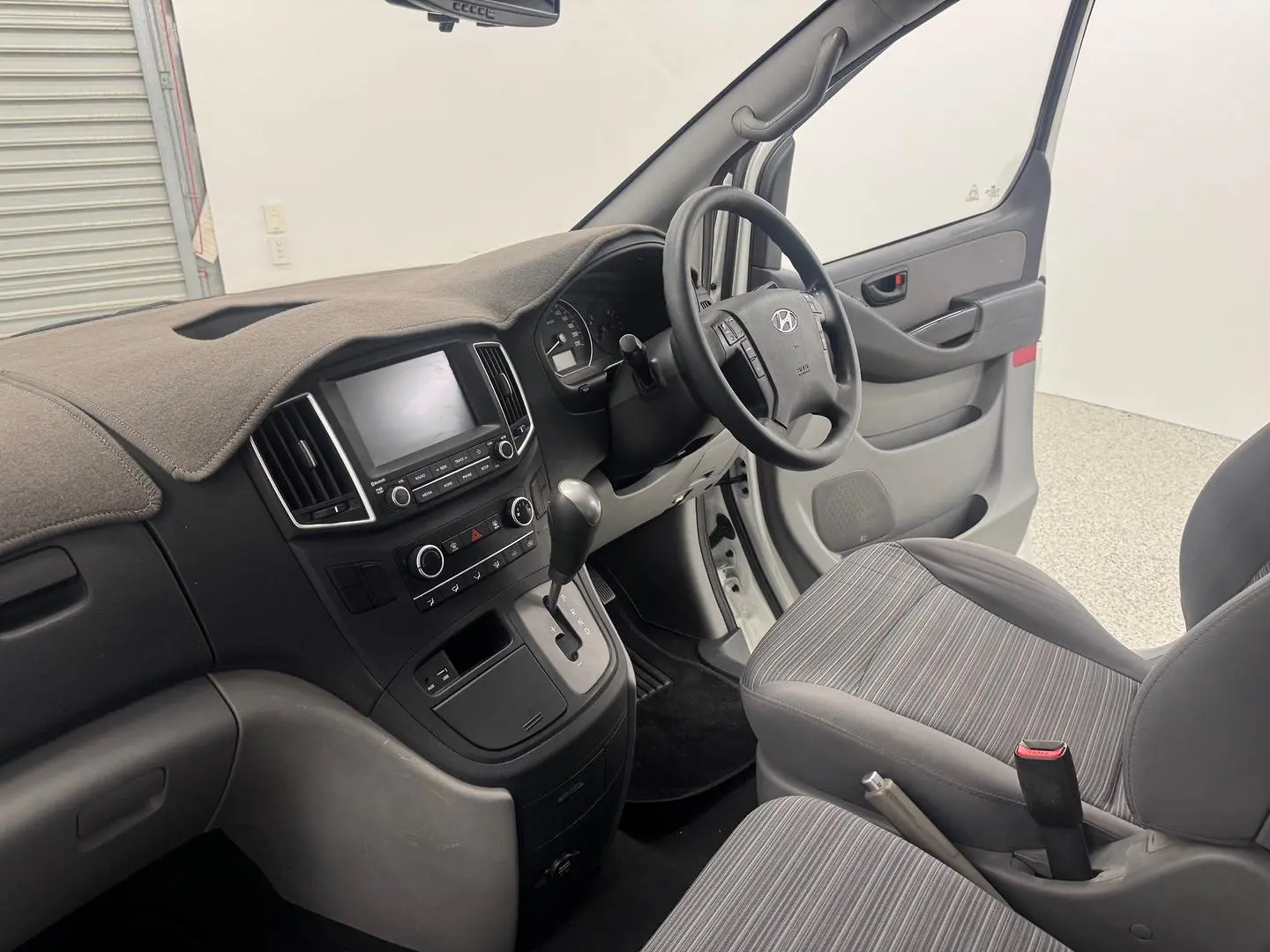 2020 Hyundai iLoad Gallery Image 30