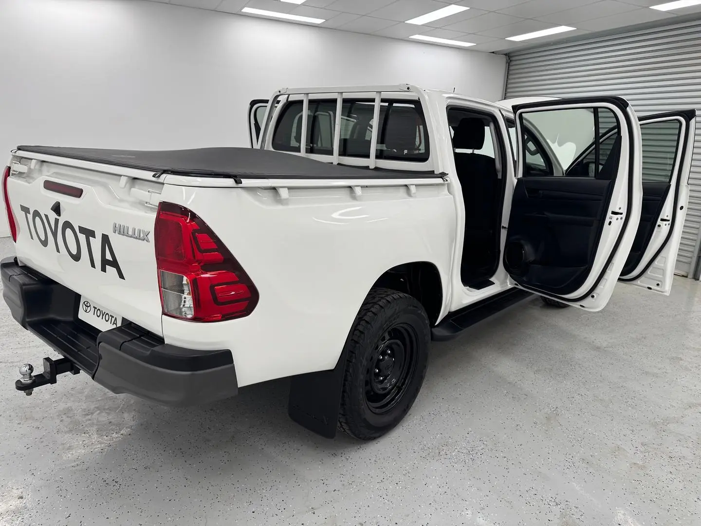 2020 Toyota Hilux Gallery Image 9