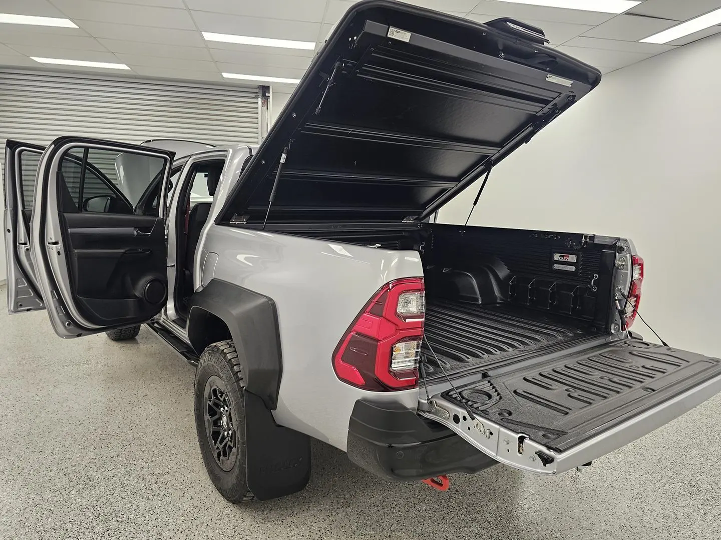 2025 Toyota Hilux Gallery Image 16