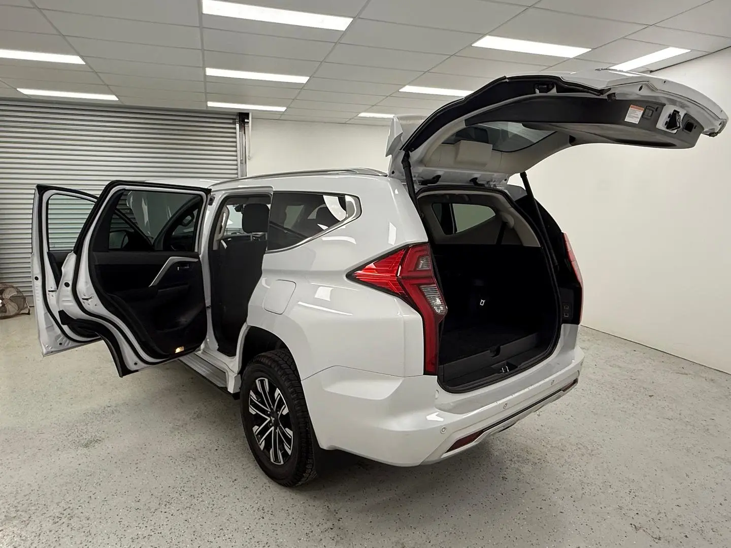 2023 Mitsubishi Pajero Sport Gallery Image 13