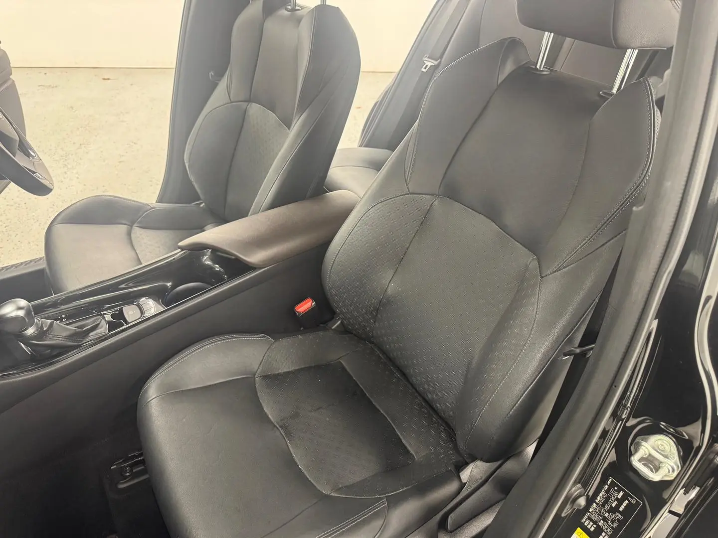 2018 Toyota C-HR Gallery Image 28