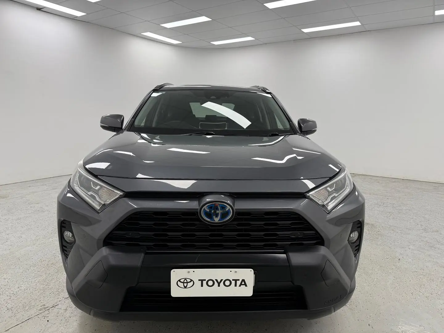 2019 Toyota RAV4 Gallery Image 2