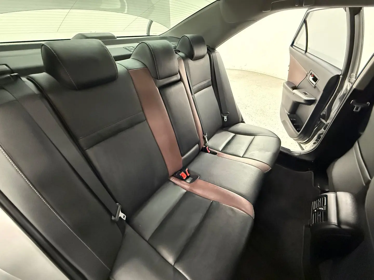 2015 Toyota Camry Gallery Image 20