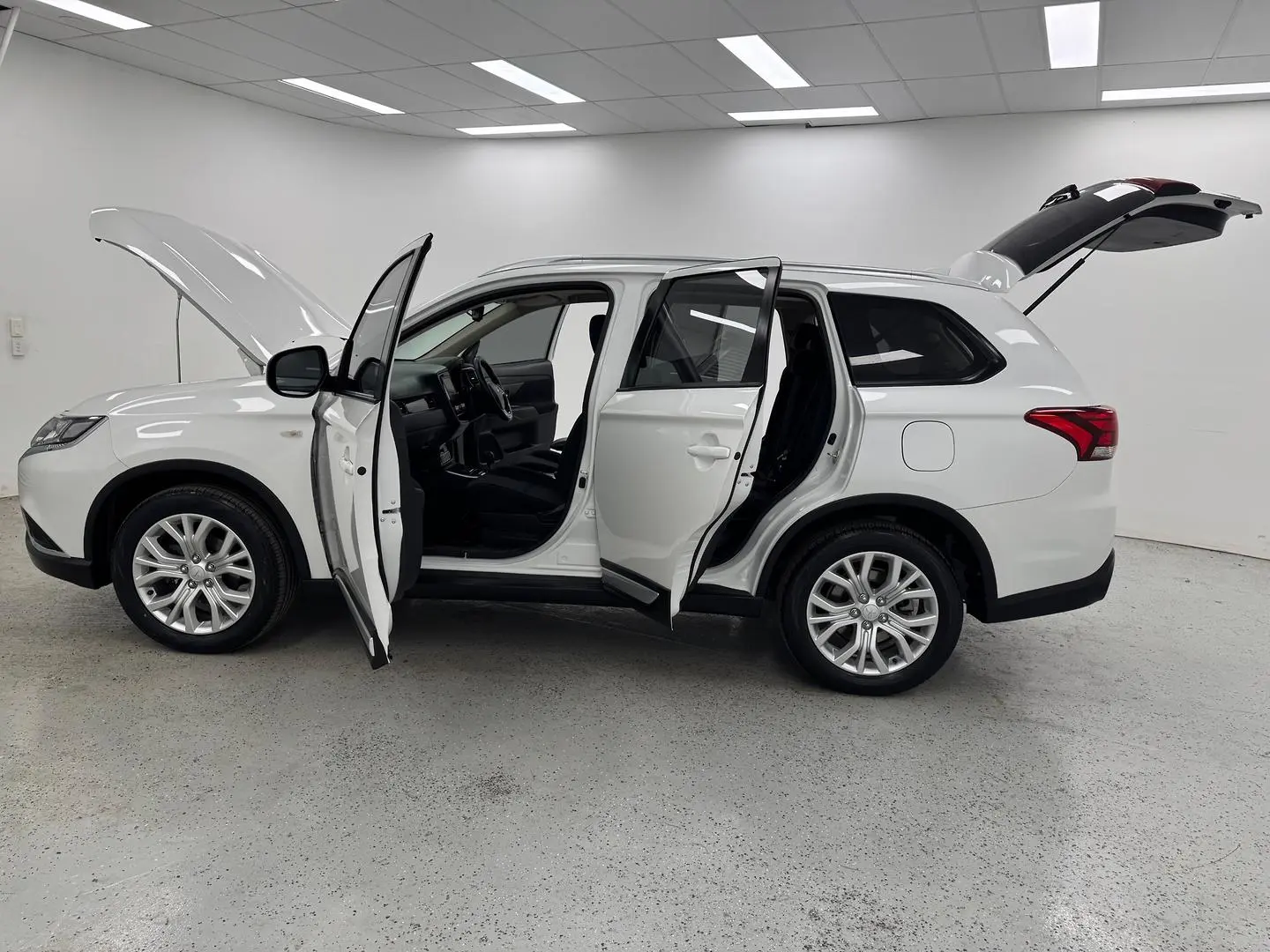 2020 Mitsubishi Outlander Gallery Image 11