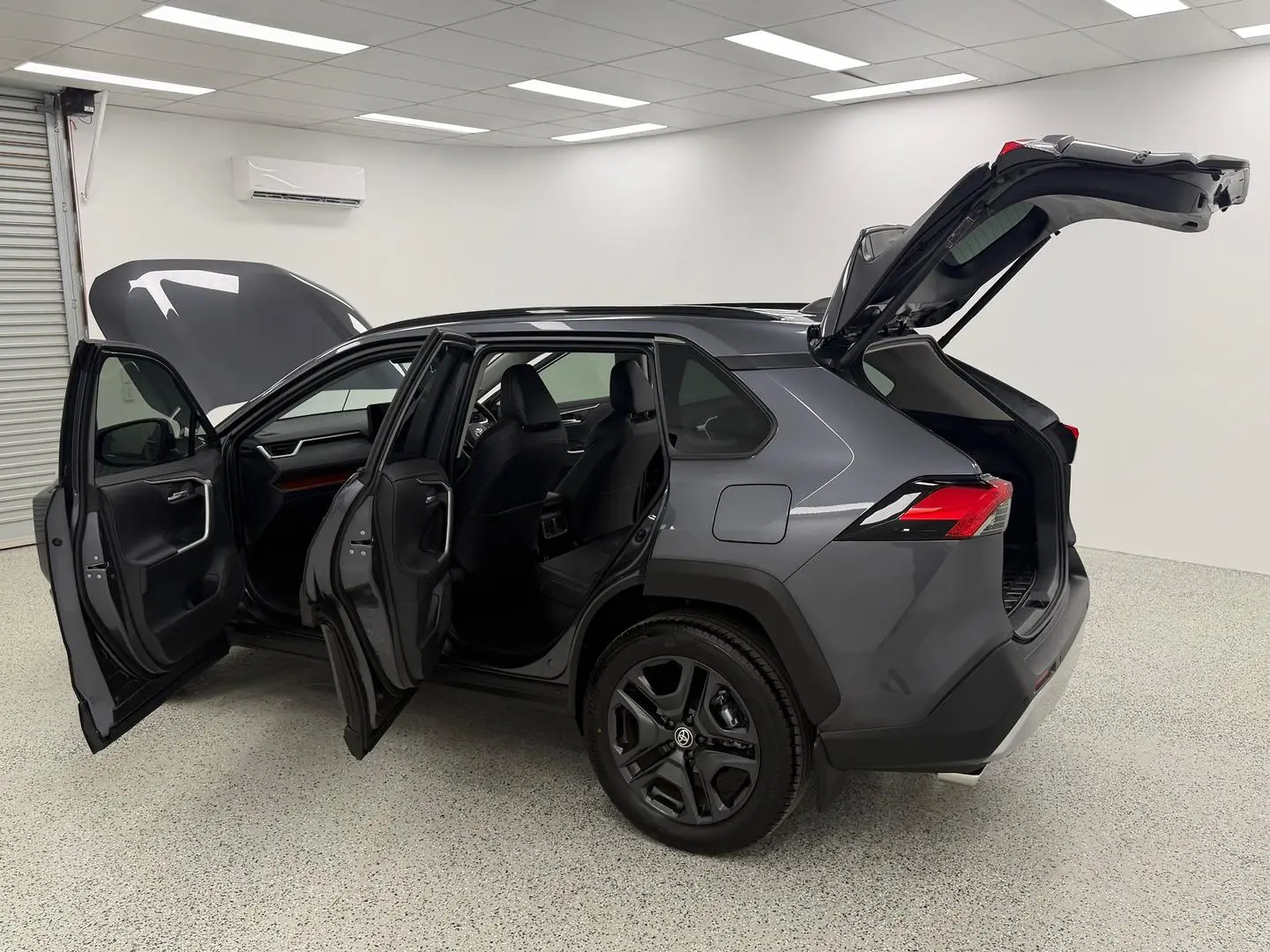 2024 Toyota RAV4 Gallery Image 10