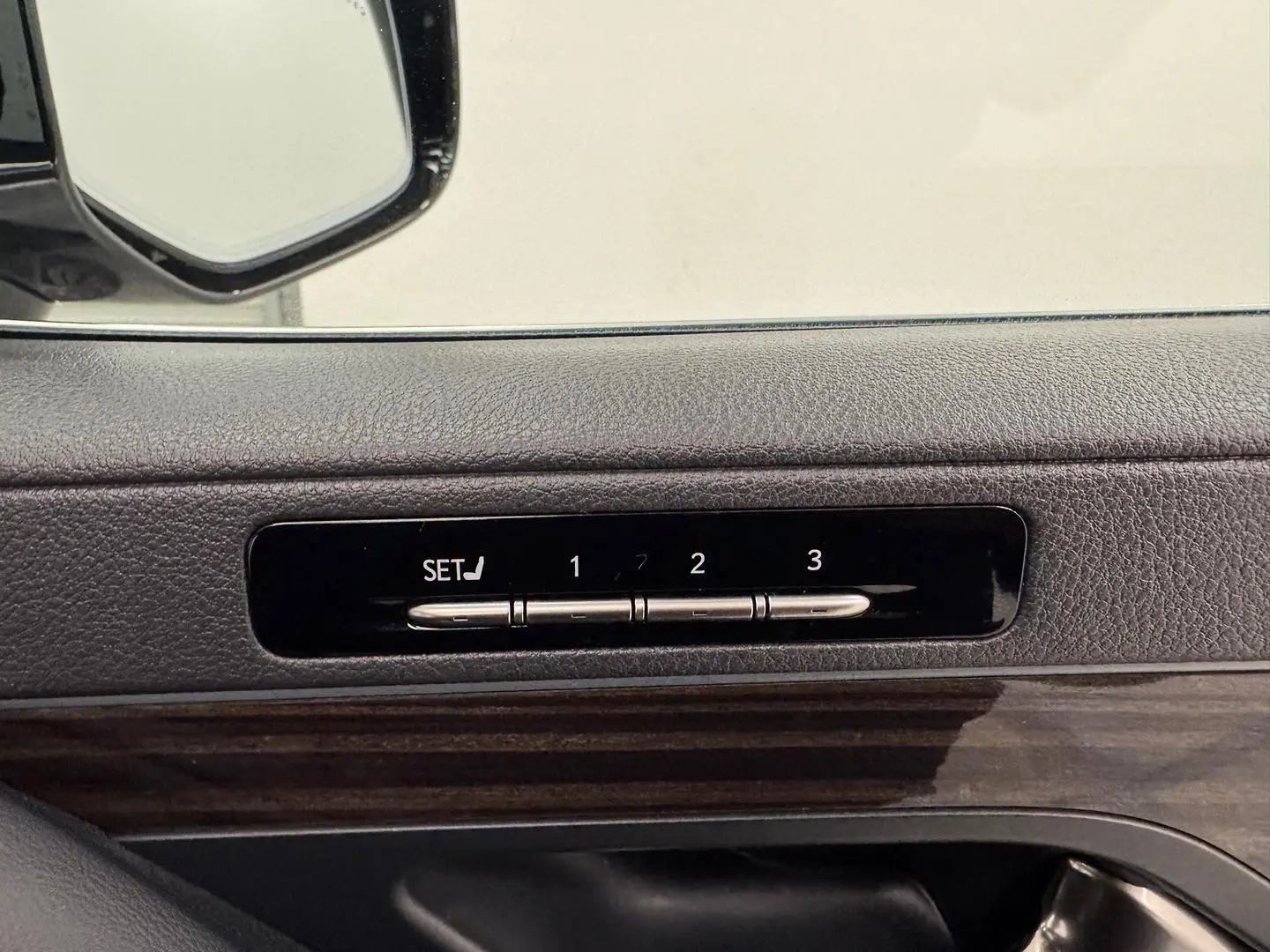 2022 Lexus LX Gallery Image 25