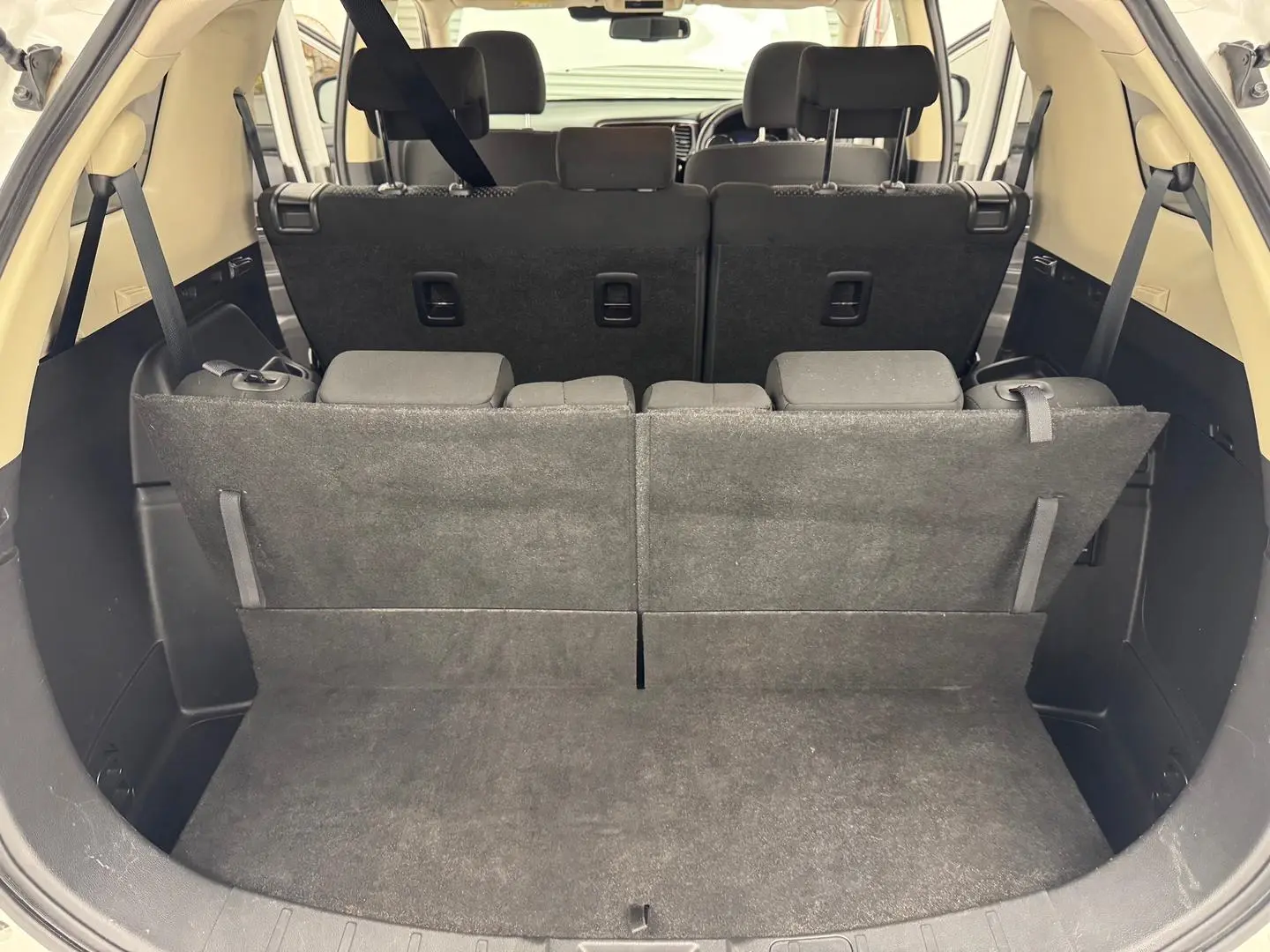 2020 Mitsubishi Outlander Gallery Image 28