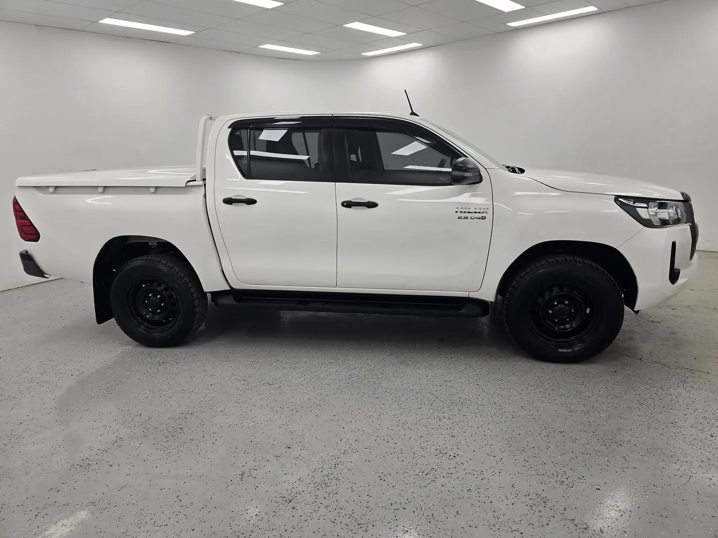 2021 Toyota Hilux Gallery Image 2