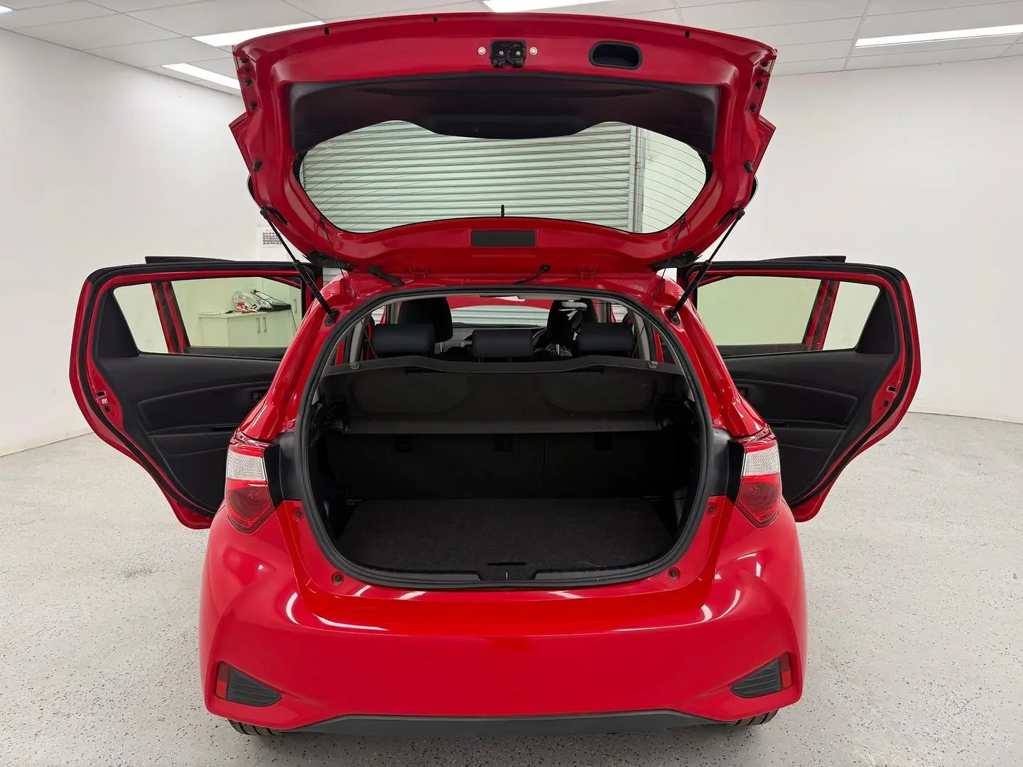 2017 Toyota Yaris Gallery Image 13