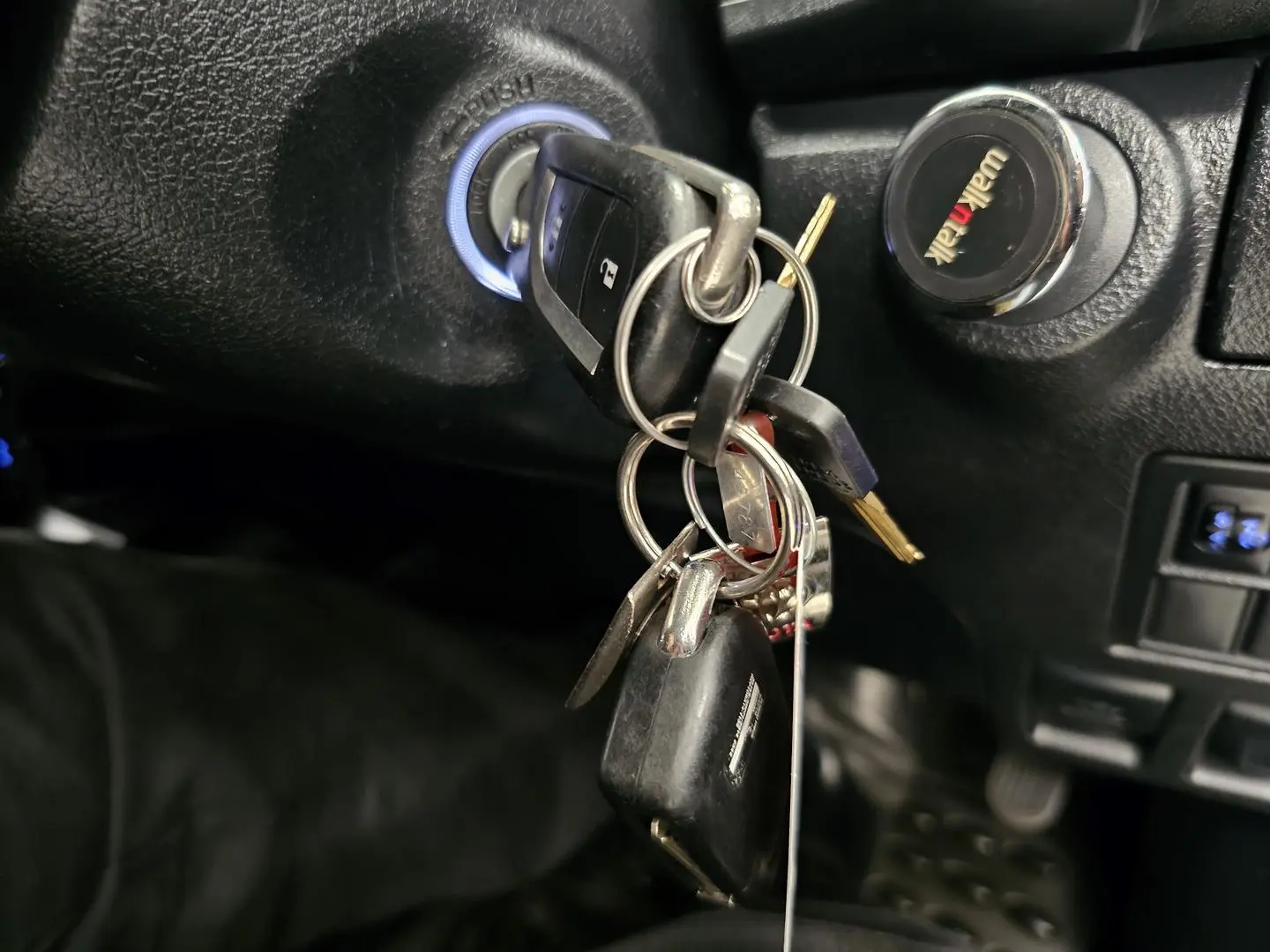 2015 Toyota Hilux Gallery Image 37