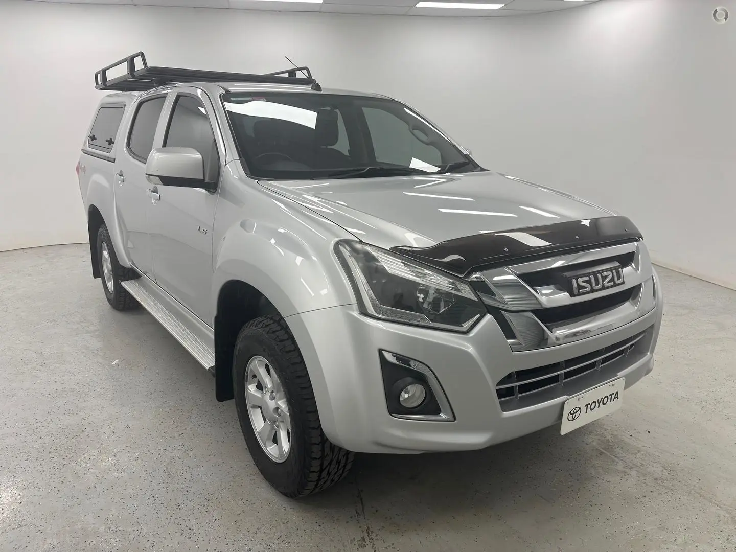 2017 Isuzu D-MAX Gallery Image 1
