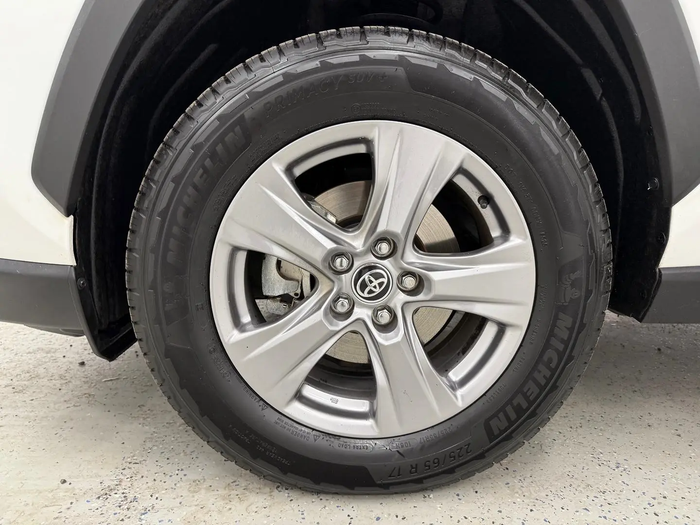 2022 Toyota RAV4 Gallery Image 9