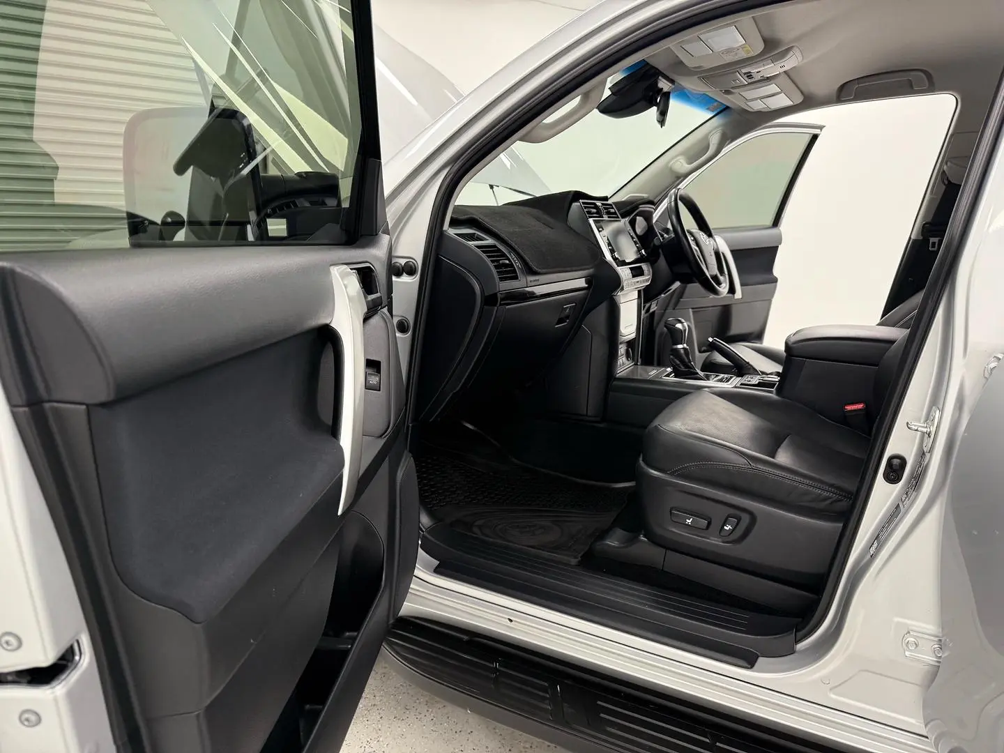 2022 Toyota Landcruiser Prado Gallery Image 10